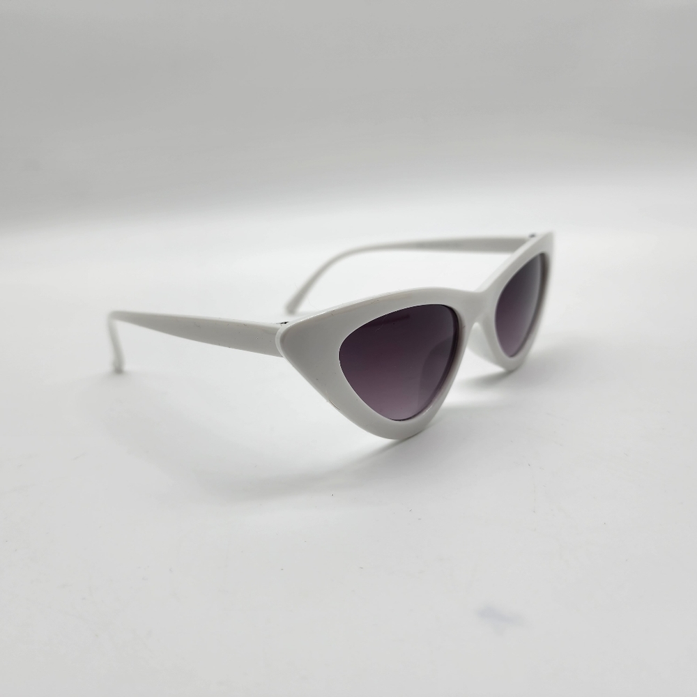 NWOT White Arcylic Black Len Cat Eye Sunglasses - Picture 8 of 14